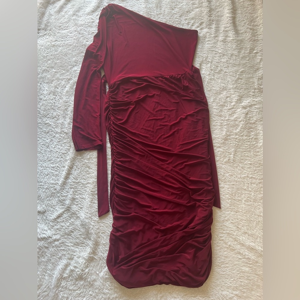Femme Luxe - One Shoulder Midi dress - Picture 2 of 3